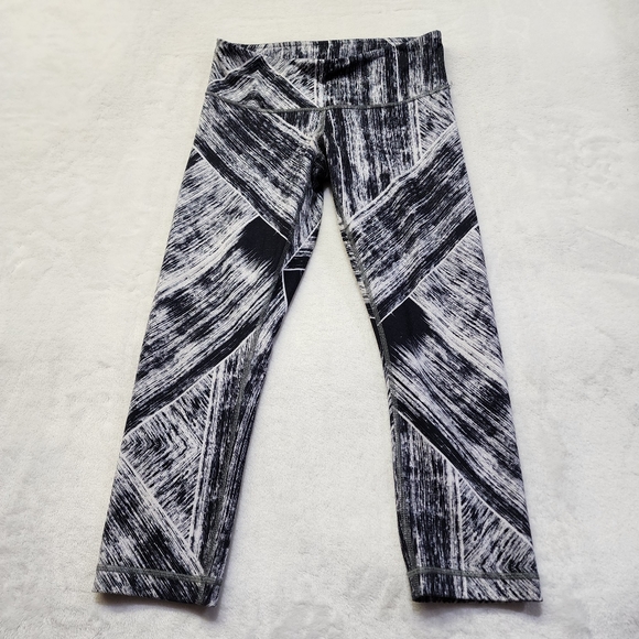 Lululemon Women's Wunder Under Crop Heat Wave Black White Size 6 - Picture 1 of 9
